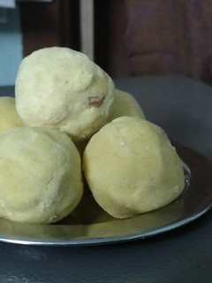 பொட்டுக்கடலை உருண்டை (pottukadalai urundai recipe in tamil) செய்முறை முக்கிய புகைப்படம்