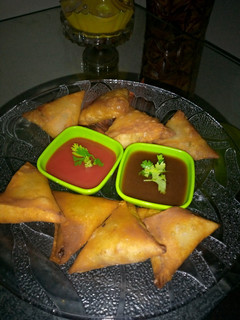 A picture of Chicken samosa.