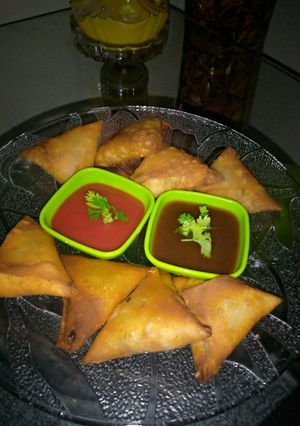 A picture of Chicken samosa.
