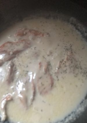 Una foto de Pollo a la salsa de queso alicante