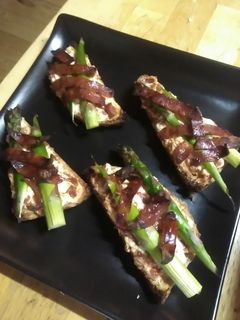 Una foto de Pincho de Queso de chorizo y Espárragos