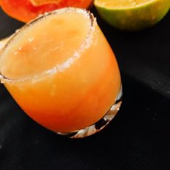 A picture of Papaya sweet lime shots.