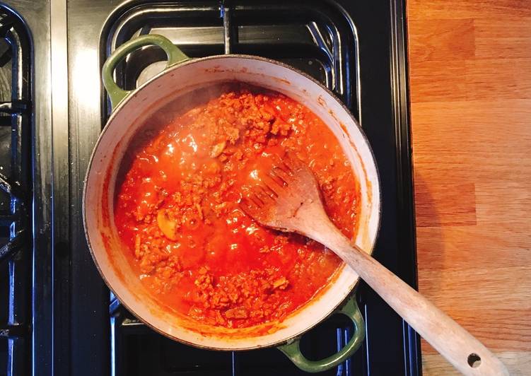 Step-by-Step Guide to Make Homemade Spaghetti Bolognese