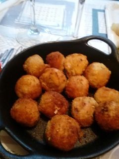 Una foto de Trufas de queso y salmón ahumado