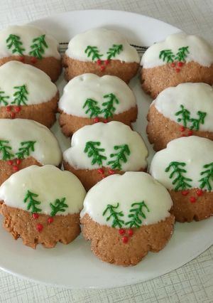 A picture of Christmas ginger cookies.