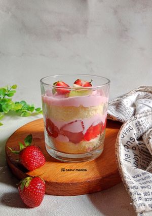 Foto resep Strawberry Dessert Cake In Jar