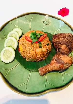 รูปของ ข้าวผัดมัสมั่นไก่ทอด