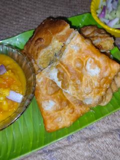 চিকেন মোগলাই পরোটা (chicken moghlai parota recipe in Bengali) রেসিপির প্রধান ছবি