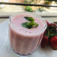 A picture of Strawberry Lassi.