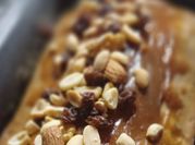 Una foto de budín vainilla con harina leudante