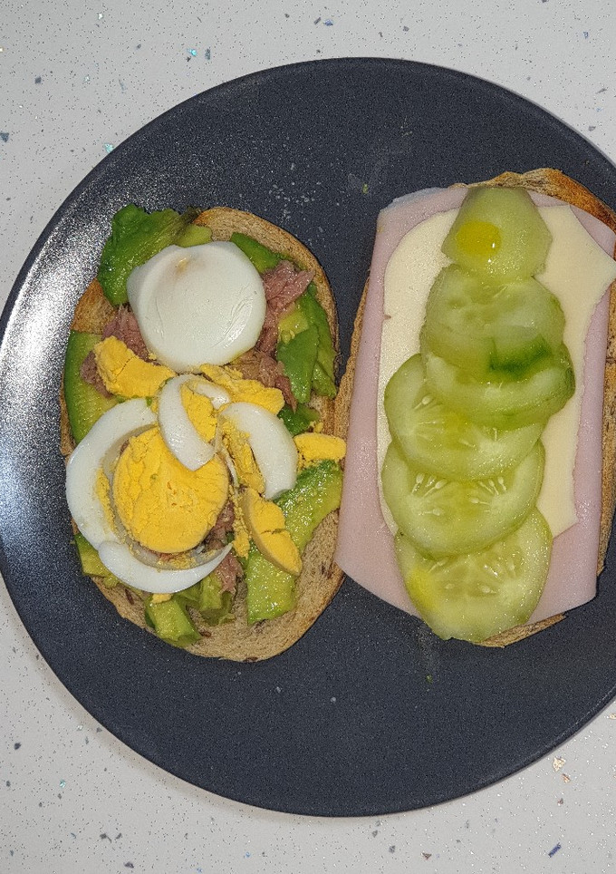 Una foto de Sándwiches con verduras y pavo