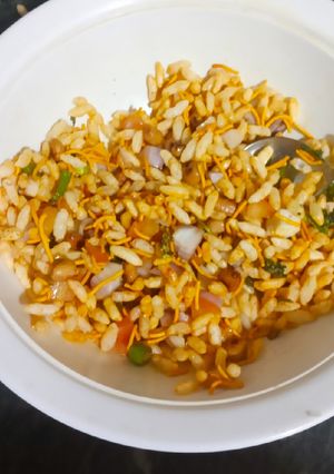 झालमुरी (jhalmuri recipe in Hindi) रेसिपी मुख्य फोटो