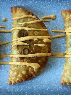Una foto de Empanadillas de lentejas con mayonesa Tom Yum