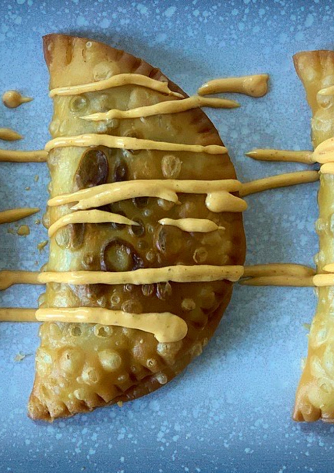 Una foto de Empanadillas de lentejas con mayonesa Tom Yum