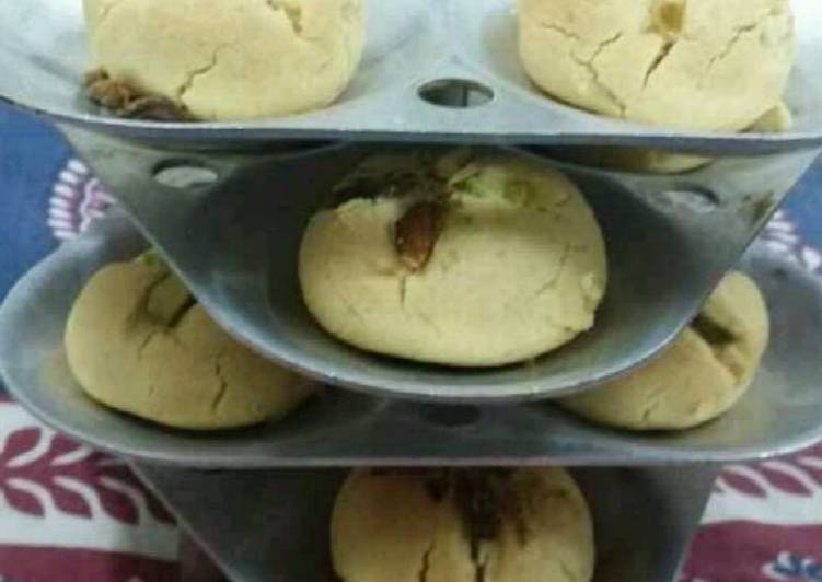 Recipe of Idli Plates and Pressure Cooker Besan Nan Khatai in 13 Minutes for Beginners