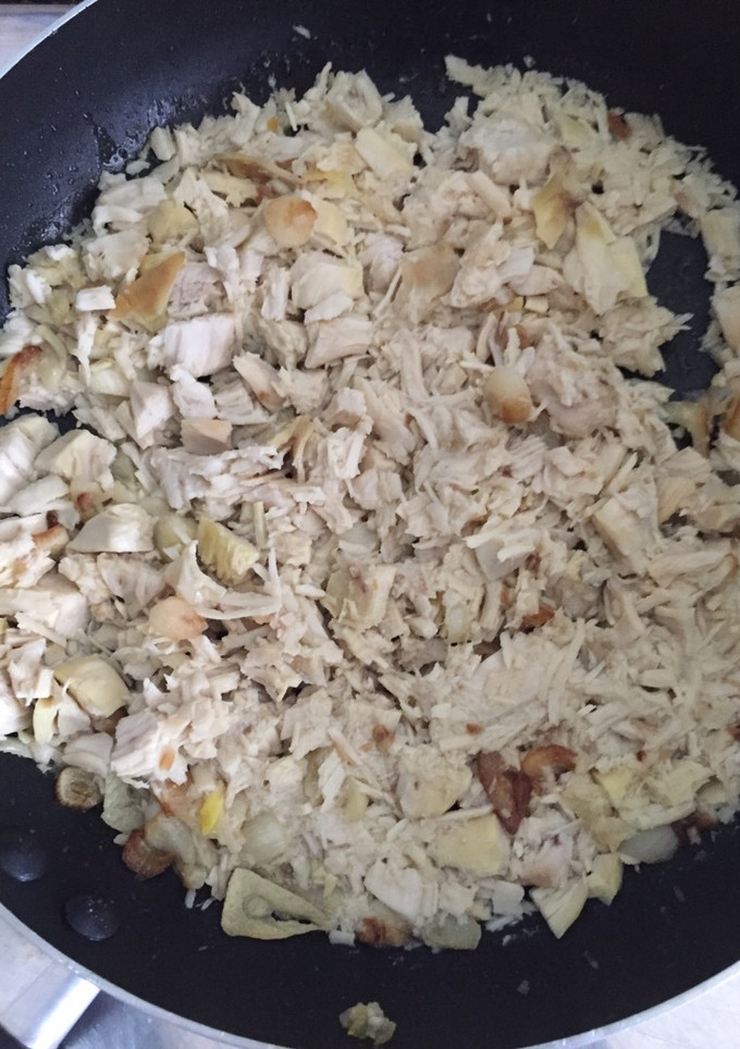 Una foto de Pollo cocido con limón y ajo