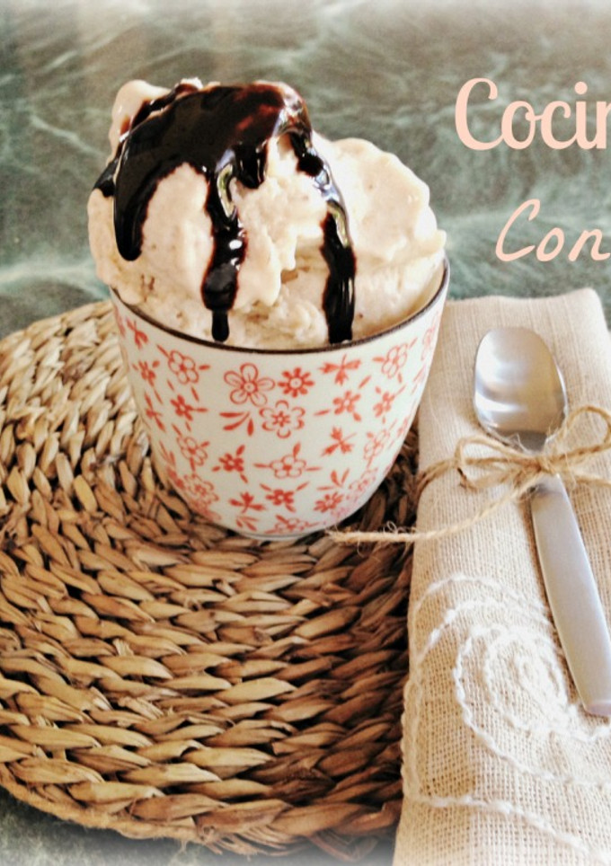 Una foto de Helado artesanal de yogur y plátano