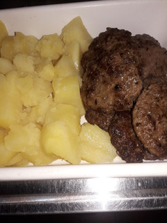 Una foto de Hamburguesas caseritas y papas Natural