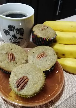 Una foto de Muffins de plátano con nuez