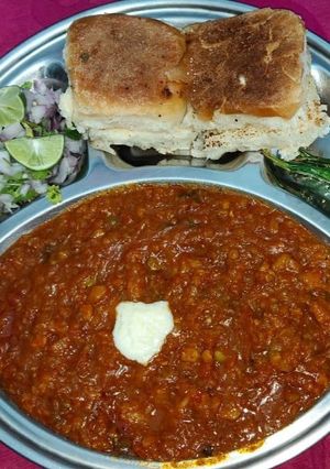 A picture of Bombay Pav bhaji.