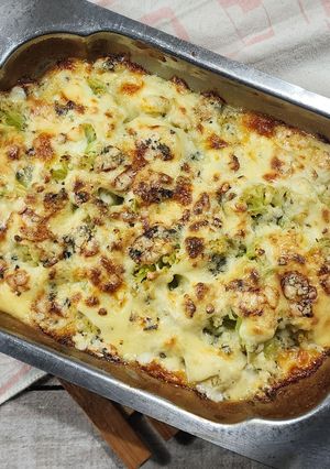 Una foto de 🧀🧀Coliflor con salsa bechamel #singluten, gratinado al roquefort 🧀🧀
