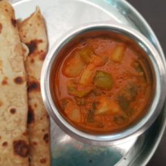 Aloo capsicum curry A picture of Aloo capsicum curry.