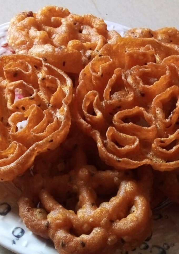 கார அச்சு முறுக்கு(kara achu murukku recipe in tamil) செய்முறை முக்கிய புகைப்படம்