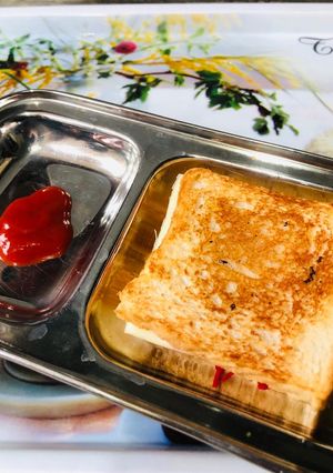 चीज़ ब्रेड सैंडविच (Cheese Bread sandwich recipe in Hindi) रेसिपी मुख्य फोटो