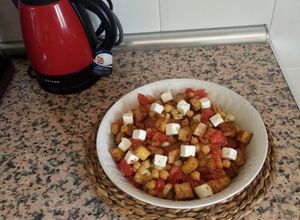 Una foto de Ensalada de garbanzos con tofu