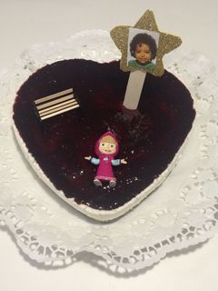 Una foto de Tarta de queso y mermelada de moras silvestres