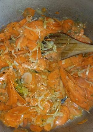 Una foto de Guiso de zanahorias y atún