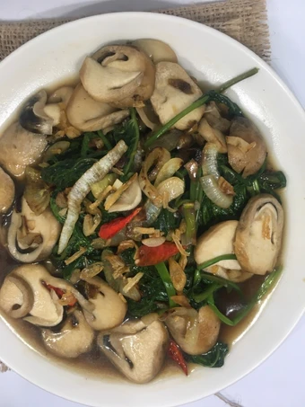 Langkah Mudah untuk Membikin Resep Ca Kangkung jamur saus tiram ala fe yang Menggugah Selera Anti Ribet, Bikin Ngiler