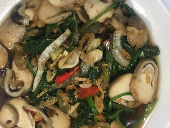 Langkah Mudah untuk Membikin Resep Ca Kangkung jamur saus tiram ala fe yang Menggugah Selera Anti Ribet, Bikin Ngiler