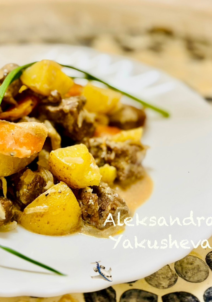A picture of Venison in cream, with potatoes in a multicooker.