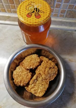 Gyors mézes zabkeksz recept fotója