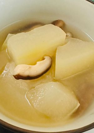 A picture of Easy Winter Melon and Shiitake Mushroom Soup.