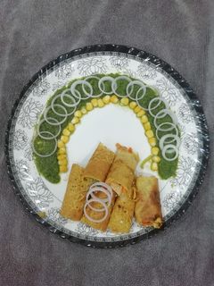 બેસન સ્ટફ્ડ રોલ(besan stuff roll in Gujarati) રેસીપી મુખ્ય ફોટો