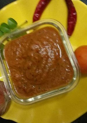 A picture of Tomato onion chutney.