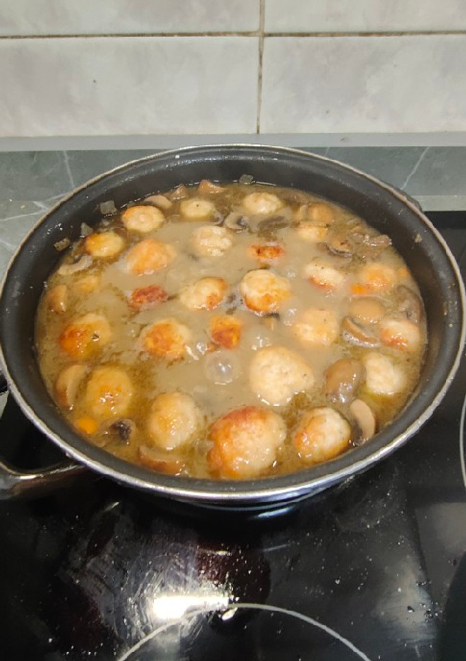 Una foto de Albóndigas de pollo en salsa