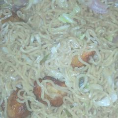 A picture of Garnished Noddle's with plantain.