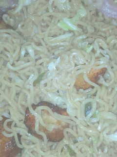 A picture of Garnished Noddle's with plantain.