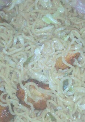 A picture of Garnished Noddle's with plantain.