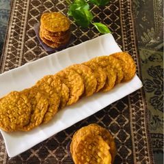 A picture of Tikhi puri.