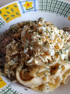 Una foto de Tagliatelle con albóndigas y huevo rallado