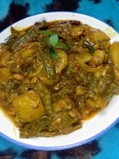 आलू बरबटी की सब्जी(aloo barbati ki sabzi recipe in hindi) रेसिपी मुख्य फोटो