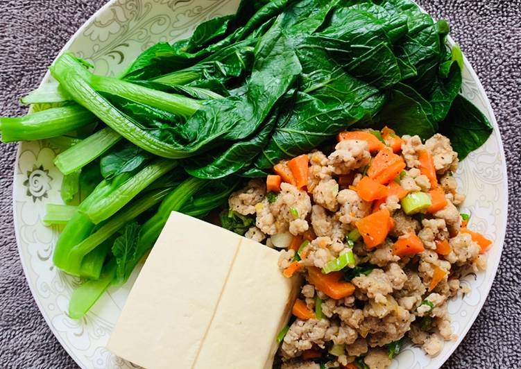 How to Prepare Delicious Thịt bằm xào cà rốt+ đậu hũ,rau cải
luộc(eatclean)