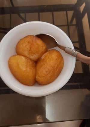 A picture of Gulab jamun.
