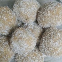 A picture of Makhana Ladoo.