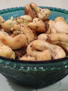મસાલા કાજુ (Masala Cashew Recipe In Gujarati) રેસીપી મુખ્ય ફોટો