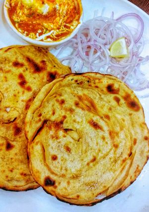 A picture of Lacha paratha.